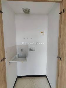 Apartaestudio en arriendo en La Milagrosa, Medellín, 40 m² · foto 6 de 12