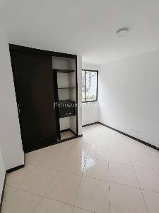 Apartaestudio en arriendo en La Milagrosa, Medellín, 40 m² · foto 7 de 12