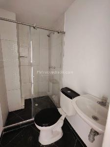 Apartaestudio en arriendo en La Milagrosa, Medellín, 40 m² · foto 8 de 12