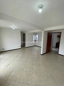 Apartamento de 3 alcobas en arriendo en Loma De Los Bernal, Medellín, 120 m² · foto 2 de 15