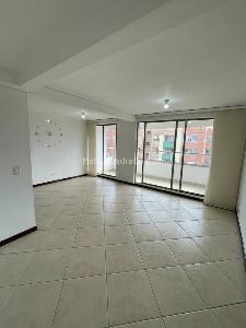 Apartamento de 3 alcobas en arriendo en Loma De Los Bernal, Medellín, 120 m² · foto 4 de 15