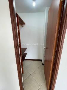 Apartamento de 3 alcobas en arriendo en Loma De Los Bernal, Medellín, 120 m² · foto 10 de 15