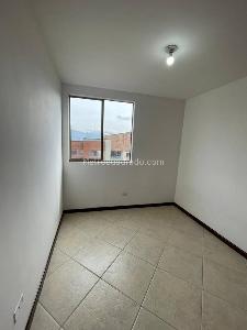 Apartamento de 3 alcobas en arriendo en Loma De Los Bernal, Medellín, 120 m² · foto 13 de 15