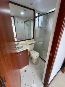 Apartamento de 3 alcobas en arriendo en Loma De Los Bernal, Medellín, 120 m² · foto 14 de 15