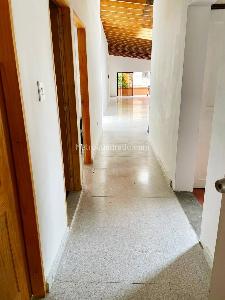 Casa de 5 alcobas en arriendo en Laureles, Medellín, 324 m² · foto 11 de 19