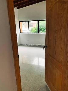 Casa de 5 alcobas en arriendo en Laureles, Medellín, 324 m² · foto 14 de 19