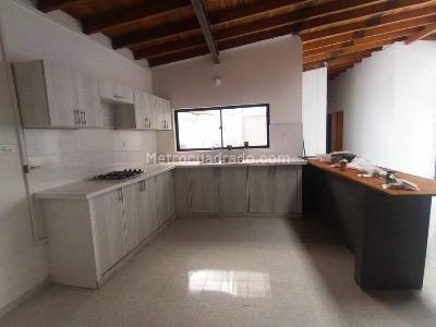 Casa de 5 alcobas en arriendo en Laureles, Medellín, 324 m² · foto 2 de 19