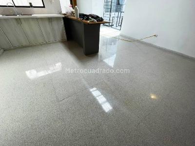 Casa de 5 alcobas en arriendo en Laureles, Medellín, 324 m² · foto 3 de 19