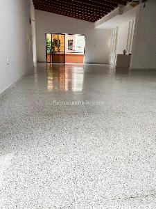 Casa de 5 alcobas en arriendo en Laureles, Medellín, 324 m² · foto 4 de 19