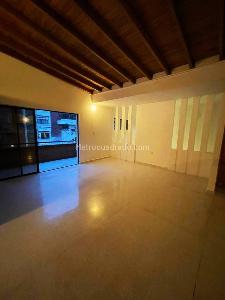 Casa de 5 alcobas en arriendo en Laureles, Medellín, 324 m² · foto 5 de 19