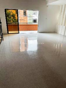 Casa de 5 alcobas en arriendo en Laureles, Medellín, 324 m² · foto 7 de 19