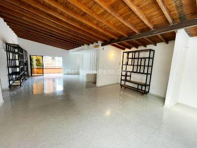 Casa de 5 alcobas en arriendo en Laureles, Medellín, 324 m² · foto 8 de 19
