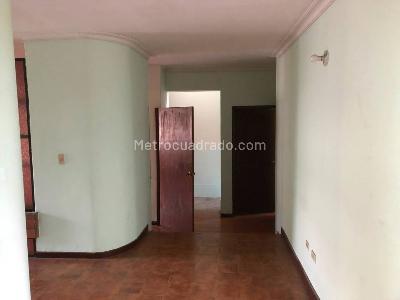 Casa de 5 alcobas en arriendo en Belen Parque, Medellín, 328 m² · foto 10 de 20