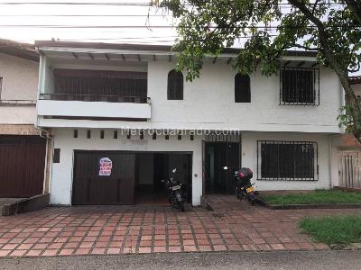 Casa de 5 alcobas en arriendo en Belen Parque, Medellín, 328 m² · foto 3 de 20