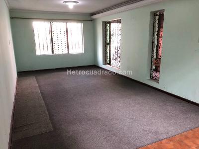 Casa de 5 alcobas en arriendo en Belen Parque, Medellín, 328 m² · foto 6 de 20