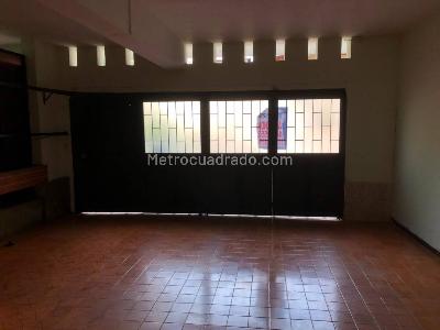 Casa de 5 alcobas en arriendo en Belen Parque, Medellín, 328 m² · foto 7 de 20
