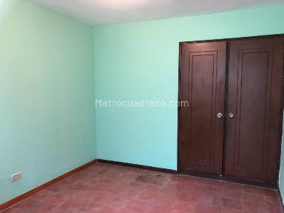 Casa de 5 alcobas en arriendo en Belen Parque, Medellín, 328 m² · foto 9 de 20