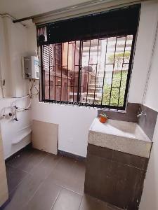 Apartamento de 3 alcobas en arriendo en El Poblado Loma Del Indio, Medellín, 80 m² · foto 2 de 12