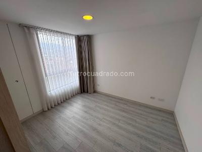 Apartamento de 2 alcobas en arriendo en Los Colores, Medellín, 75 m² · foto 12 de 15