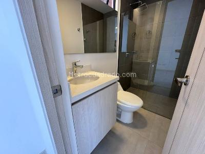 Apartamento de 2 alcobas en arriendo en Los Colores, Medellín, 75 m² · foto 5 de 15