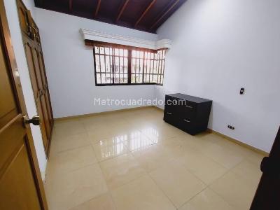 Casa de 5 alcobas en arriendo en Belen La Palma, Medellín, 330 m² · foto 10 de 20