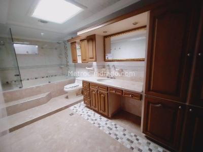 Casa de 5 alcobas en arriendo en Belen La Palma, Medellín, 330 m² · foto 18 de 20