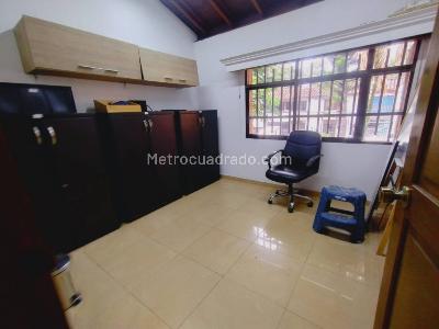 Casa de 5 alcobas en arriendo en Belen La Palma, Medellín, 330 m² · foto 8 de 20
