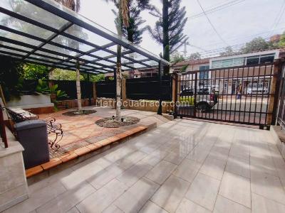 Casa de 5 alcobas en arriendo en Belen La Palma, Medellín, 330 m² · foto 12 de 20