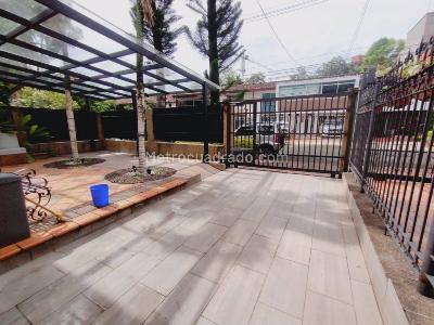 Casa de 5 alcobas en arriendo en Belen La Palma, Medellín, 330 m² · foto 13 de 20