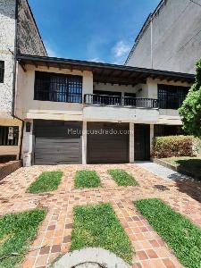 Apartamento de 4 alcobas en arriendo en Estadio, Medellín, 240 m² · foto 2 de 5