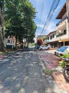 Apartamento de 4 alcobas en arriendo en Estadio, Medellín, 240 m² · foto 5 de 5