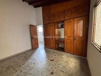 Casa de 4 alcobas en arriendo en El Velodromo, Medellín, 200 m² · foto 10 de 20