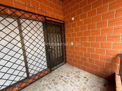 Casa de 4 alcobas en arriendo en El Velodromo, Medellín, 200 m² · foto 15 de 20