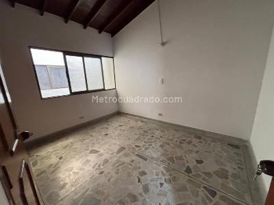Casa de 4 alcobas en arriendo en El Velodromo, Medellín, 200 m² · foto 9 de 20