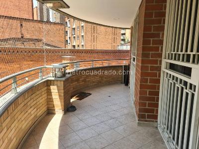 Apartamento de 3 alcobas en arriendo en Laureles, Medellín, 123 m² · foto 10 de 18