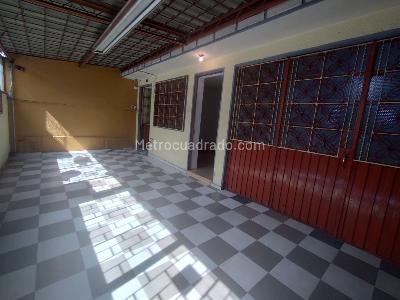 Casa de 5 alcobas en venta en El Encanto Engativa, Bogotá, 427 m² · foto 2 de 20