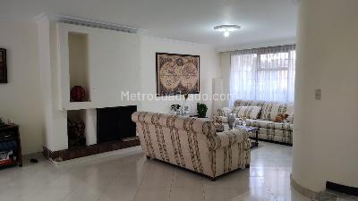 Casa de 4 alcobas en venta en Cedro Golf, Bogotá, 219 m² · foto 3 de 20