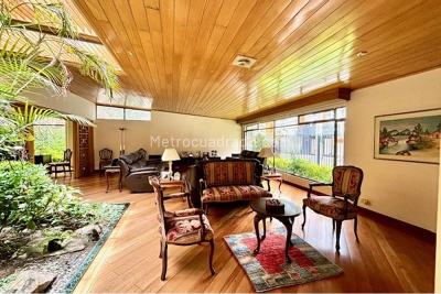 Casa de 5 alcobas en venta en Chico Norte, Bogotá, 798 m² · foto 2 de 20