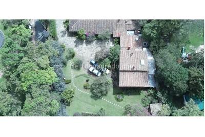 Casa de 5 alcobas en venta en Cerros De Suba, Bogotá, 1600 m² · foto 2 de 20