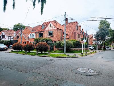 Casa de 5 alcobas en venta en Quinta Camacho, Bogotá, 388 m² · foto 3 de 20
