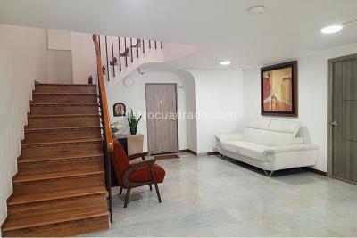 Casa de 4 alcobas en venta en Pontevedra, Bogotá, 275 m² · foto 2 de 20