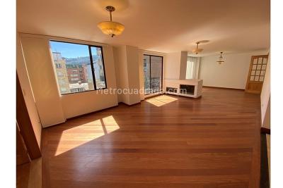Apartamento de 5 alcobas en venta en Chico Navarra, Bogotá, 200 m² · foto 2 de 20