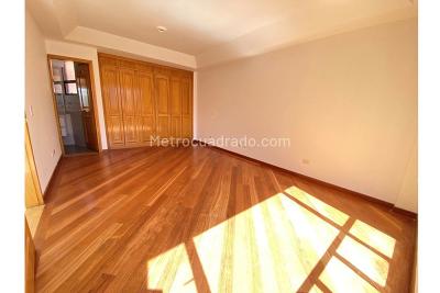 Apartamento de 5 alcobas en venta en Chico Navarra, Bogotá, 200 m² · foto 13 de 20