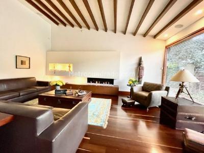 Casa de 5 alcobas en venta en Santa Barbara, Bogotá, 334 m² · foto 2 de 20