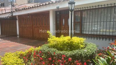 Casa de 3 alcobas en venta en Santa Barbara, Bogotá, 408 m² · foto 3 de 16