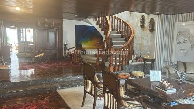Casa de 3 alcobas en venta en Santa Barbara, Bogotá, 408 m² · foto 8 de 16