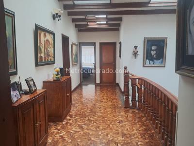 Casa de 3 alcobas en venta en Santa Barbara, Bogotá, 408 m² · foto 12 de 16
