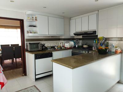 Apartamento de 3 alcobas en venta en Santa Barbara, Bogotá, 359 m² · foto 2 de 17