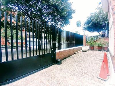 Casa de 5 alcobas en venta en Quinta Camacho, Bogotá, 205 m² · foto 5 de 20