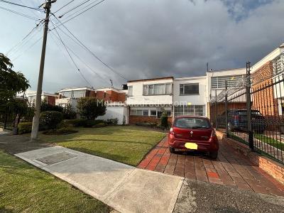 Casa de 5 alcobas en venta en Niza Sur, Bogotá, 263 m² · foto 2 de 20
